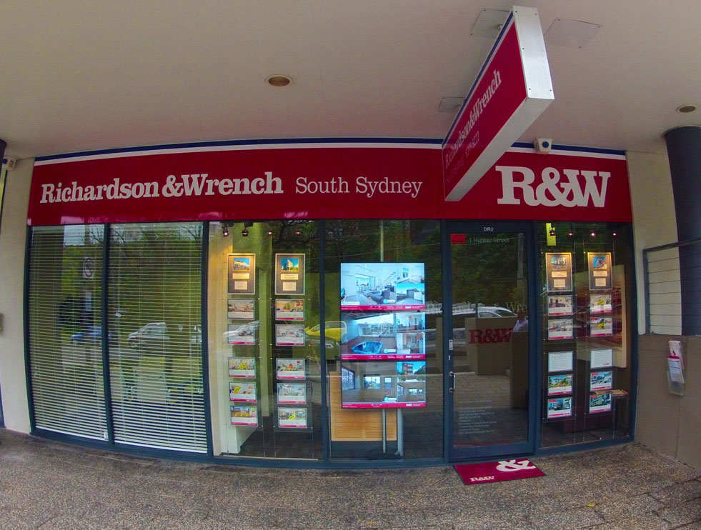 Digital Screens Real Estate Displays